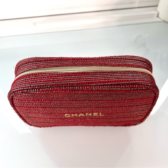 Chanel Holiday 2022 Makeup Bag - Picture 6 of 8